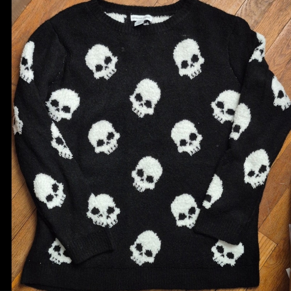 SOLD Cupcakes & Cashmere Black Sweater with White Skull Pattern Plus Size 1X - Picture 1 of 6
